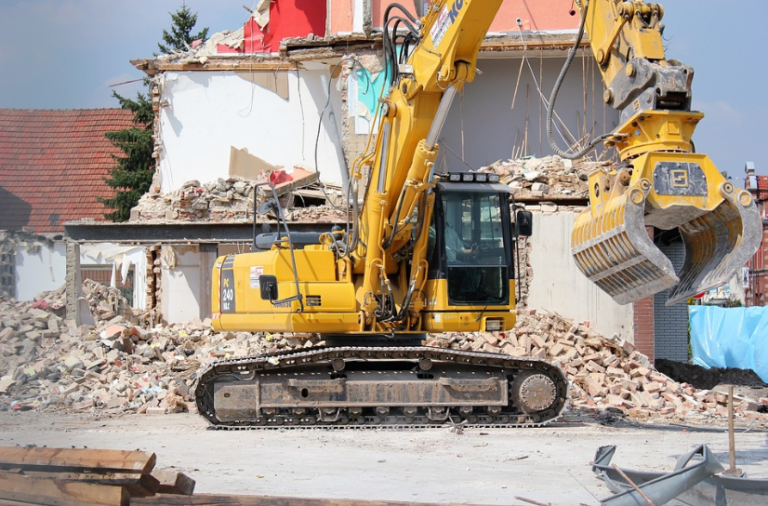 Read more about the article Integrated Solutions: Demolition Techniques and Effective Rubbish Removal